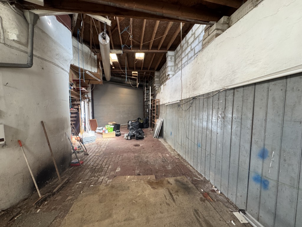 Lot: 178 - DETACHED COTTAGE FOR IMPROVEMENT AND REPAIR WITH LARGE GARAGE - Workshop towards shutter